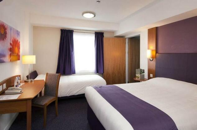 Premier Inn London Heathrow Airport - Bath Road&nbsp;- Photo4