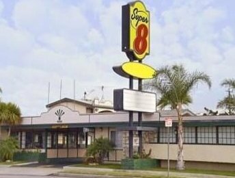 Super 8 by Wyndham Los Angeles Airport